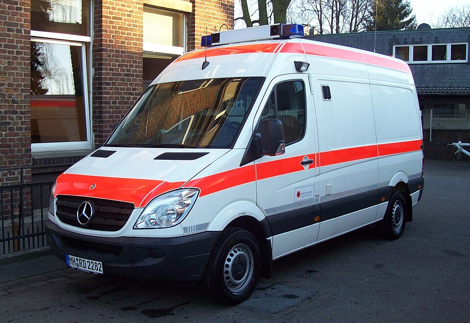 Notfall-Krankentransportwagen (NKTW) der Medizinischen Task Force (MTF).