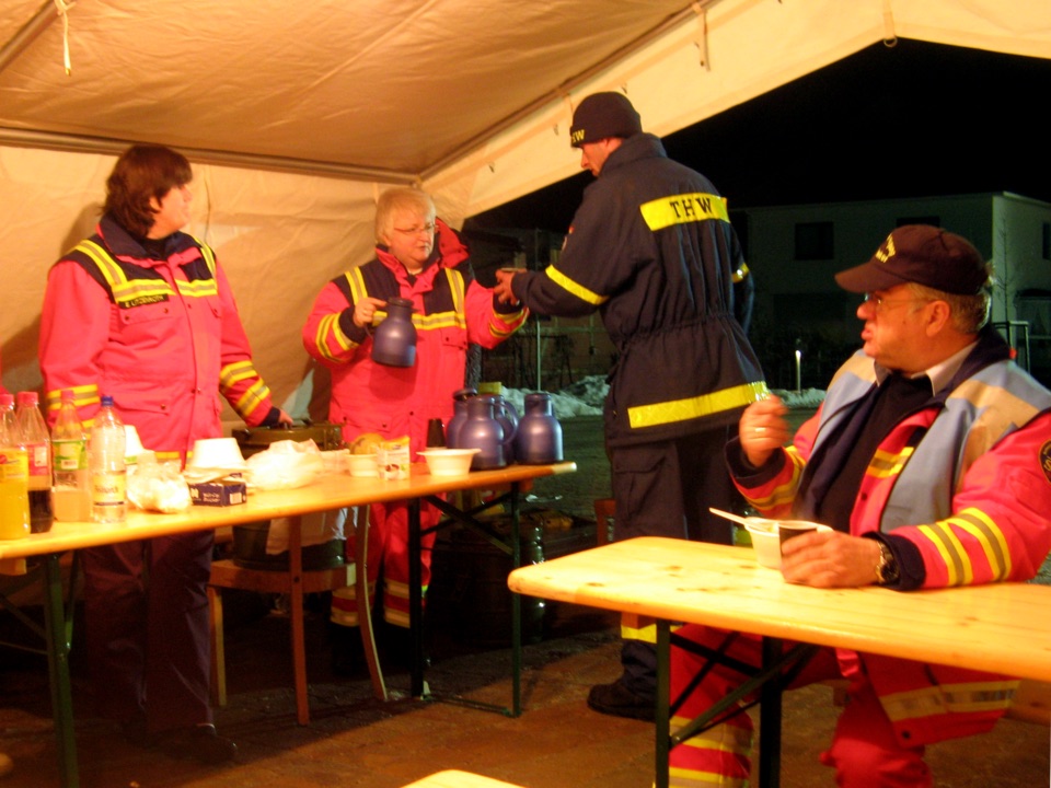 DRK-Betreuungsgruppe Reinfeld im Hochwassereinsatz am Herrenteich 2010.