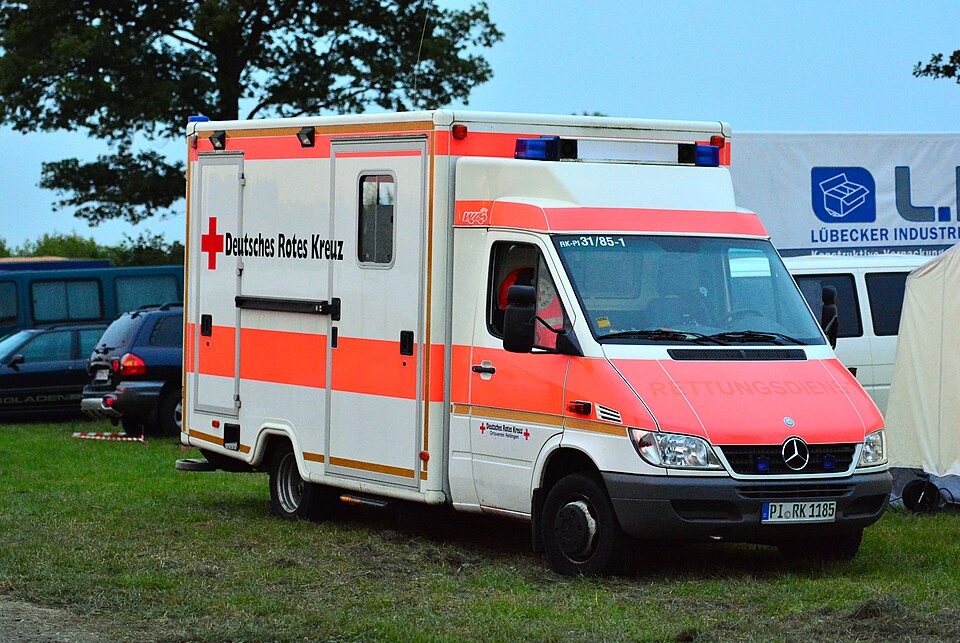Rettungswagen (RTW) des Deutschen Roten Kreuzes, Ortsverein Rellingen.
