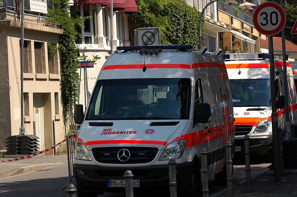 Rettungswagen der Johanniter-Unfall-Hilfe in Heidelberg, Mercedes-Benz.